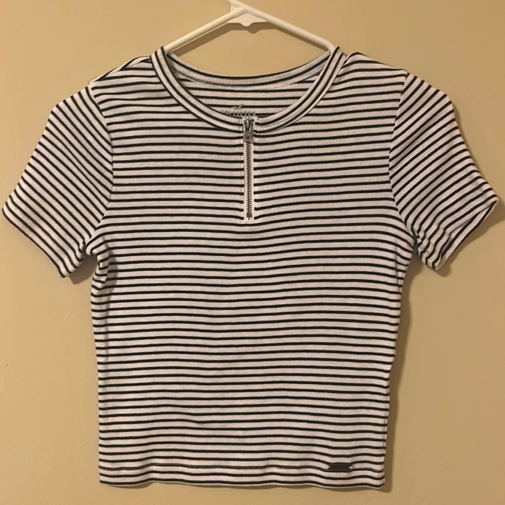 Adorable black and white fitted tee